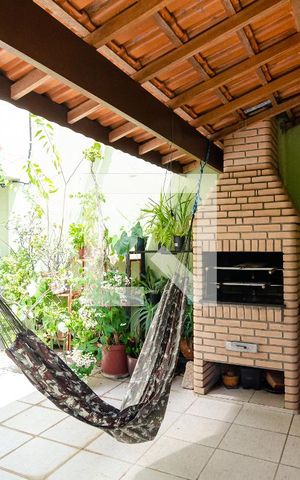 Casa à venda com 237m², 4 quartos e 2 vagas Casa à venda com 237m², 4 quartos e 2 vagasChurrasqueira