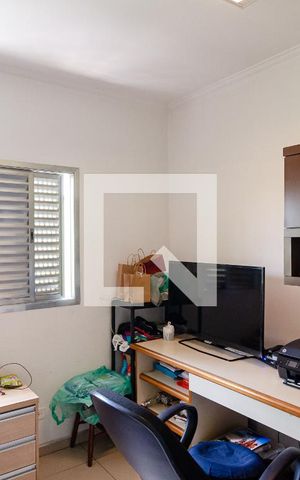 Casa à venda com 237m², 4 quartos e 2 vagas Casa à venda com 237m², 4 quartos e 2 vagasQuarto 2