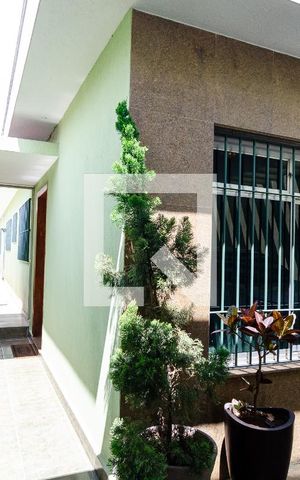 Casa à venda com 237m², 4 quartos e 2 vagas Casa à venda com 237m², 4 quartos e 2 vagasEntrada