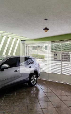 Casa à venda com 237m², 4 quartos e 2 vagas Casa à venda com 237m², 4 quartos e 2 vagasGaragem