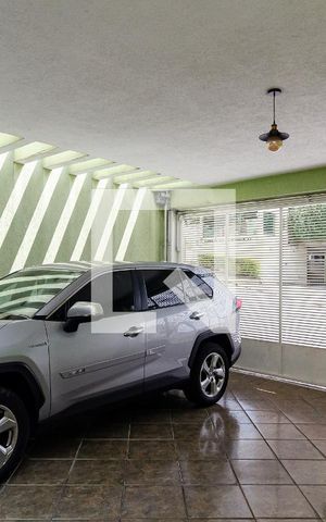 Casa à venda com 237m², 4 quartos e 2 vagas Casa à venda com 237m², 4 quartos e 2 vagasGaragem
