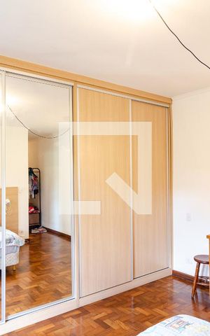 Casa à venda com 237m², 4 quartos e 2 vagas Casa à venda com 237m², 4 quartos e 2 vagasSuíte