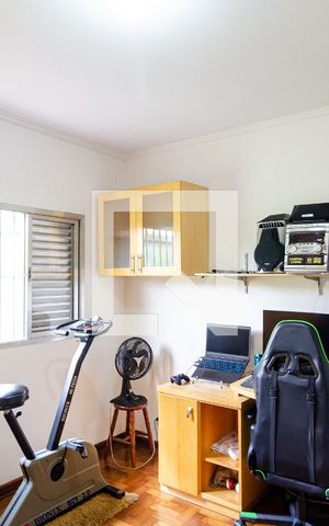 Casa à venda com 237m², 4 quartos e 2 vagas Casa à venda com 237m², 4 quartos e 2 vagasQuarto 3