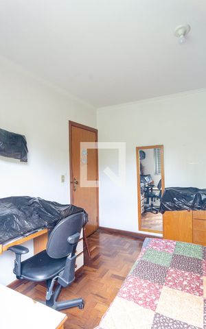 Casa à venda com 237m², 4 quartos e 2 vagas Casa à venda com 237m², 4 quartos e 2 vagasQuarto 4