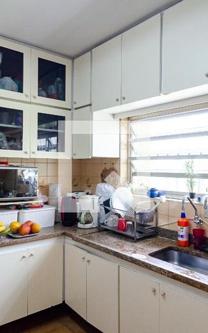 Casa à venda com 237m², 4 quartos e 2 vagas Casa à venda com 237m², 4 quartos e 2 vagasCozinha