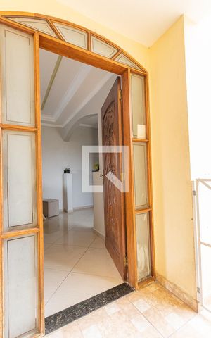 Casa à venda com 550m², 6 quartos e 2 vagasEntrada da sala