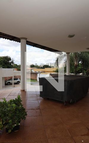 Casa para alugar com 1750m², 6 quartos e 6 vagasVaranda
