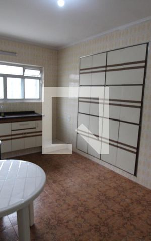 Casa para alugar com 160m², 2 quartos e 2 vagasCozinha