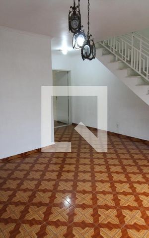 Casa para alugar com 160m², 2 quartos e 2 vagasSala