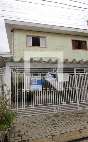 Casa para alugar com 160m², 2 quartos e 2 vagasFachada