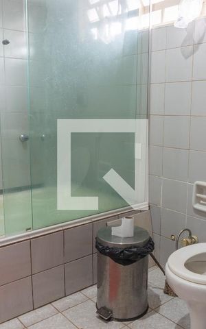 Casa de condomínio para alugar com 600m², 6 quartos e 3 vagasBanheiro da Suíte 4