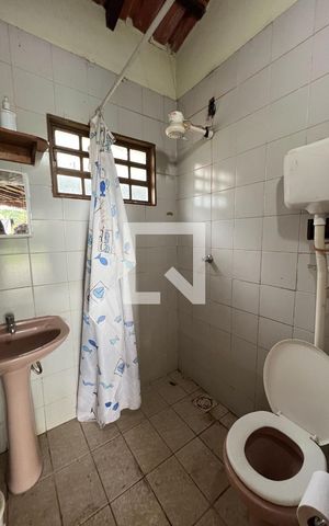 Casa de condomínio para alugar com 600m², 6 quartos e 3 vagasBanheiro de Serviço