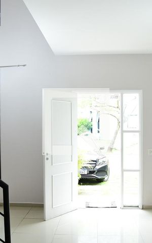 Casa de condomínio para alugar com 107m², 2 quartos e 2 vagasSala