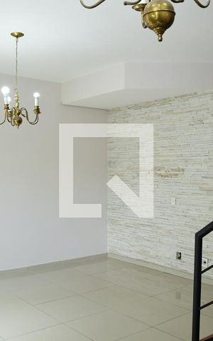 Casa de condomínio para alugar com 107m², 2 quartos e 2 vagasSala