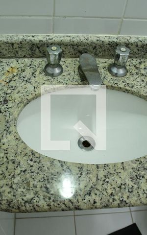 Casa de condomínio para alugar com 107m², 2 quartos e 2 vagasBanheiro