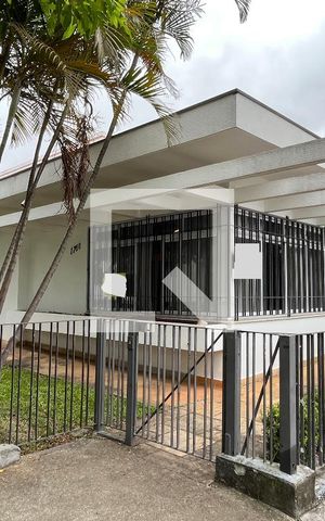Casa à venda com 360m², 4 quartos e 4 vagasFachada