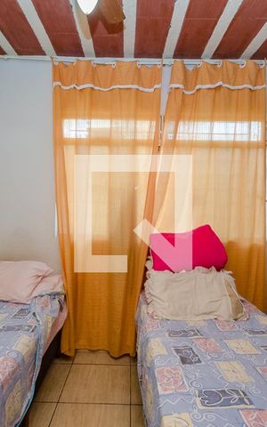 Casa à venda com 200m², 2 quartos e 2 vagas Casa à venda com 200m², 2 quartos e 2 vagasSuíte