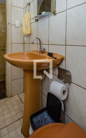 Casa à venda com 200m², 2 quartos e 2 vagas Casa à venda com 200m², 2 quartos e 2 vagasBanheiro