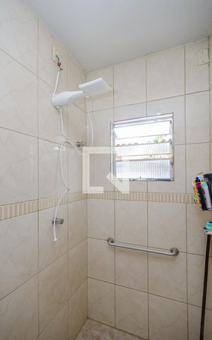 Casa à venda com 200m², 2 quartos e 2 vagas Casa à venda com 200m², 2 quartos e 2 vagasBanheiro da Suíte