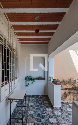 Casa à venda com 200m², 2 quartos e 2 vagas Casa à venda com 200m², 2 quartos e 2 vagasVaranda da Sala