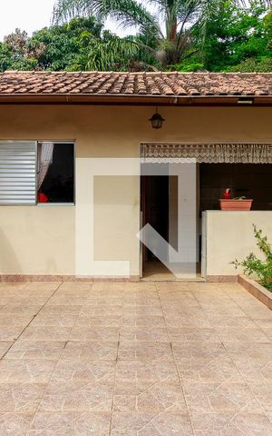 Casa à venda com 200m², 3 quartos e 2 vagas Casa à venda com 200m², 3 quartos e 2 vagasQuintal