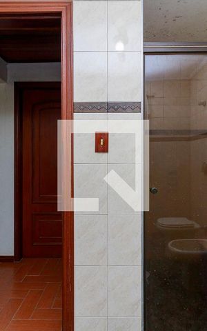 Casa à venda com 200m², 3 quartos e 2 vagas Casa à venda com 200m², 3 quartos e 2 vagasBanheiro