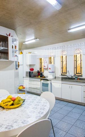 Casa para alugar com 400m², 4 quartos e 5 vagas Casa para alugar com 400m², 4 quartos e 5 vagasCozinha