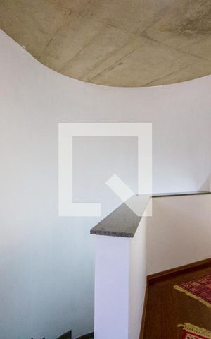 Casa para alugar com 400m², 4 quartos e 5 vagas Casa para alugar com 400m², 4 quartos e 5 vagasCorredor