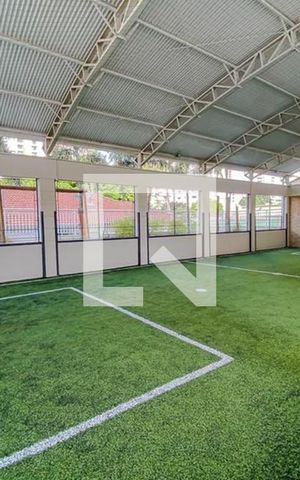 Apartamento à venda com 77m², 3 quartos e 1 vaga Apartamento à venda com 77m², 3 quartos e 1 vagaCampo de futebol