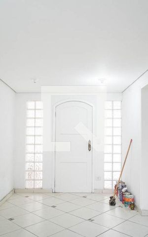 Casa para alugar com 250m², 3 quartos e 2 vagasSala