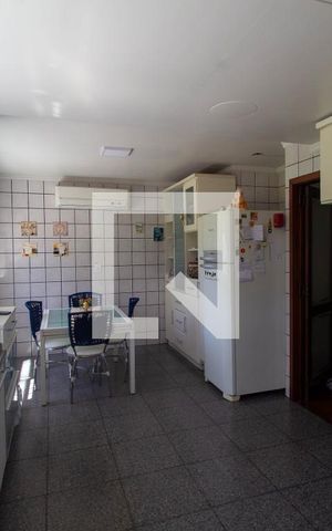 Casa à venda com 285m², 4 quartos e 2 vagas Casa à venda com 285m², 4 quartos e 2 vagasCozinha