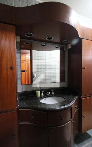 Casa à venda com 500m², 5 quartos e 3 vagasBanheiro 1