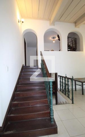 Casa à venda com 500m², 5 quartos e 3 vagasEscada