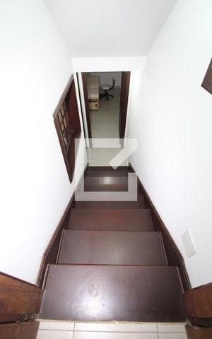 Casa à venda com 500m², 5 quartos e 3 vagasEscada