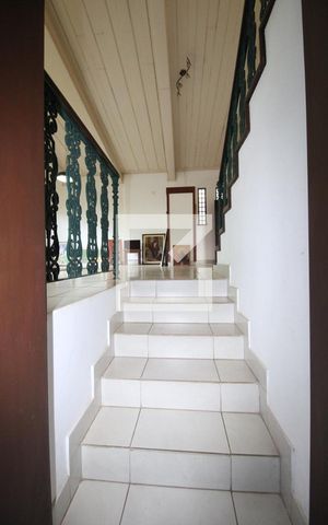 Casa à venda com 500m², 5 quartos e 3 vagasEscada