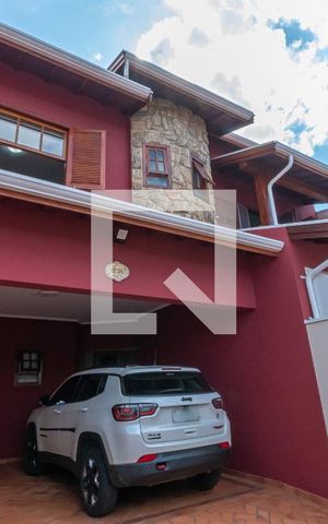 Casa à venda com 300m², 4 quartos e 4 vagas Casa à venda com 300m², 4 quartos e 4 vagasGaragem