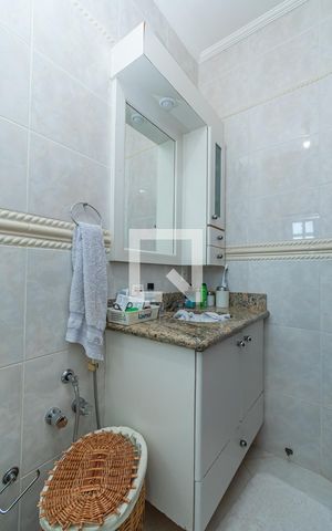 Casa à venda com 300m², 4 quartos e 4 vagas Casa à venda com 300m², 4 quartos e 4 vagasBanheiro da Suíte 1
