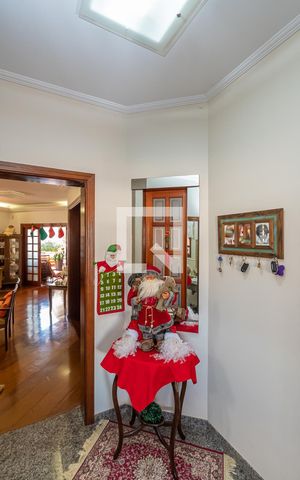 Casa à venda com 300m², 4 quartos e 4 vagas Casa à venda com 300m², 4 quartos e 4 vagasHall de Entrada