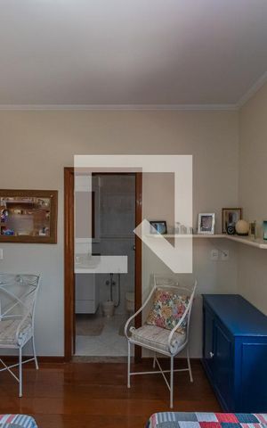 Casa à venda com 300m², 4 quartos e 4 vagas Casa à venda com 300m², 4 quartos e 4 vagasSuite 3