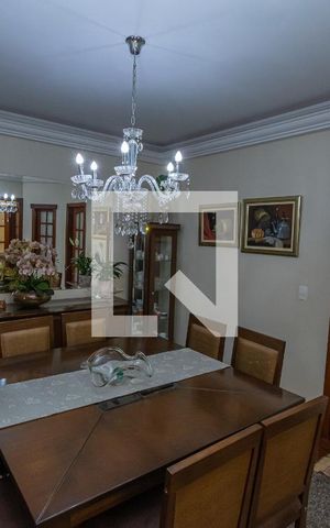 Casa à venda com 300m², 4 quartos e 4 vagas Casa à venda com 300m², 4 quartos e 4 vagasSala de Jantar