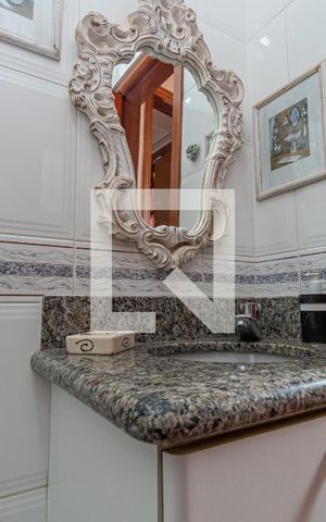 Casa à venda com 300m², 4 quartos e 4 vagas Casa à venda com 300m², 4 quartos e 4 vagasDetalhe Banheiro Área de Serviço