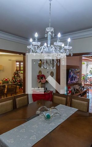 Casa à venda com 300m², 4 quartos e 4 vagas Casa à venda com 300m², 4 quartos e 4 vagasSala de Jantar