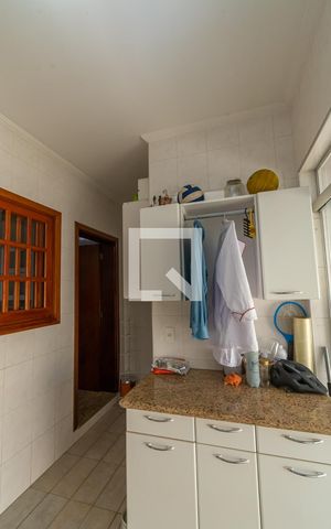 Casa à venda com 300m², 4 quartos e 4 vagas Casa à venda com 300m², 4 quartos e 4 vagasÁrea de Serviço