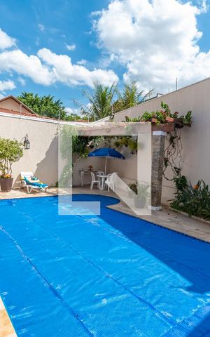 Casa à venda com 300m², 4 quartos e 4 vagas Casa à venda com 300m², 4 quartos e 4 vagasPiscina