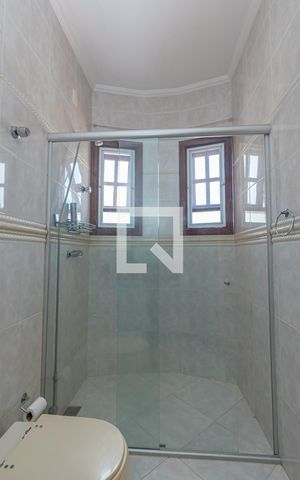 Casa à venda com 300m², 4 quartos e 4 vagas Casa à venda com 300m², 4 quartos e 4 vagasBanheiro da Suíte 3
