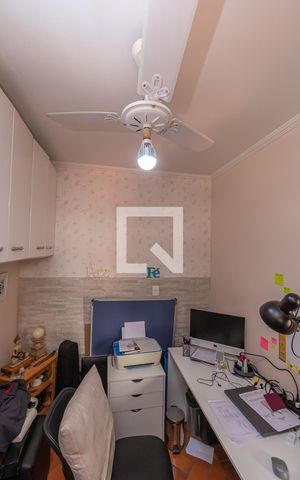 Casa à venda com 300m², 4 quartos e 4 vagas Casa à venda com 300m², 4 quartos e 4 vagasQuarto Area de Serviço