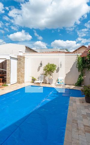 Casa à venda com 300m², 4 quartos e 4 vagas Casa à venda com 300m², 4 quartos e 4 vagasPiscina