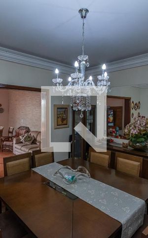 Casa à venda com 300m², 4 quartos e 4 vagas Casa à venda com 300m², 4 quartos e 4 vagasSala de Jantar