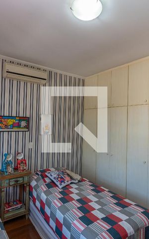 Casa à venda com 300m², 4 quartos e 4 vagas Casa à venda com 300m², 4 quartos e 4 vagasSuite 3