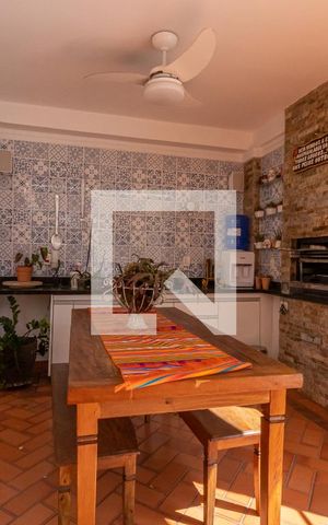 Casa à venda com 300m², 4 quartos e 4 vagas Casa à venda com 300m², 4 quartos e 4 vagasVaranda Gourmet